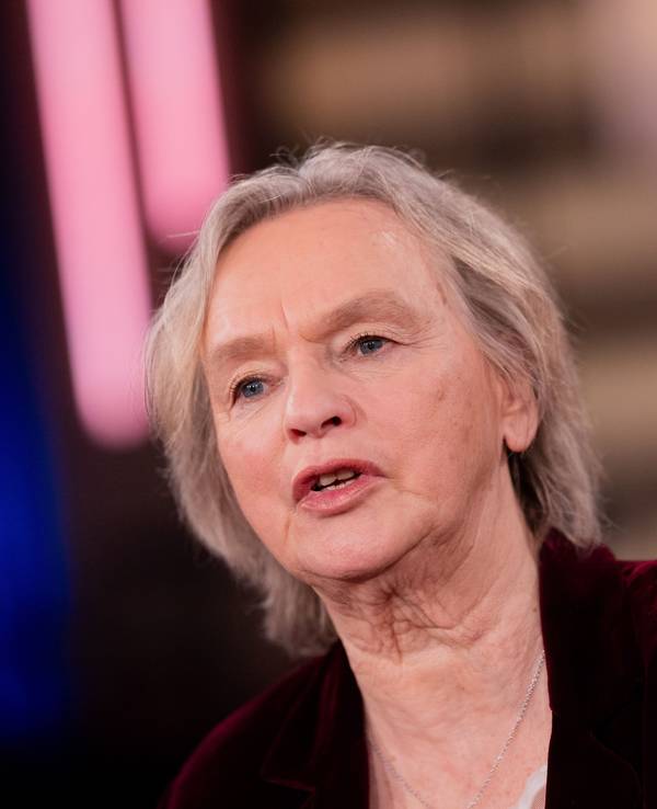 Elke Heidenreich, Literatur-Expertin, sitzt im Anschluss an die Aufzeichnung der Talkshow ·Kölner Treff· in den Studios des WDR im Stadtteil Bocklemünd.
