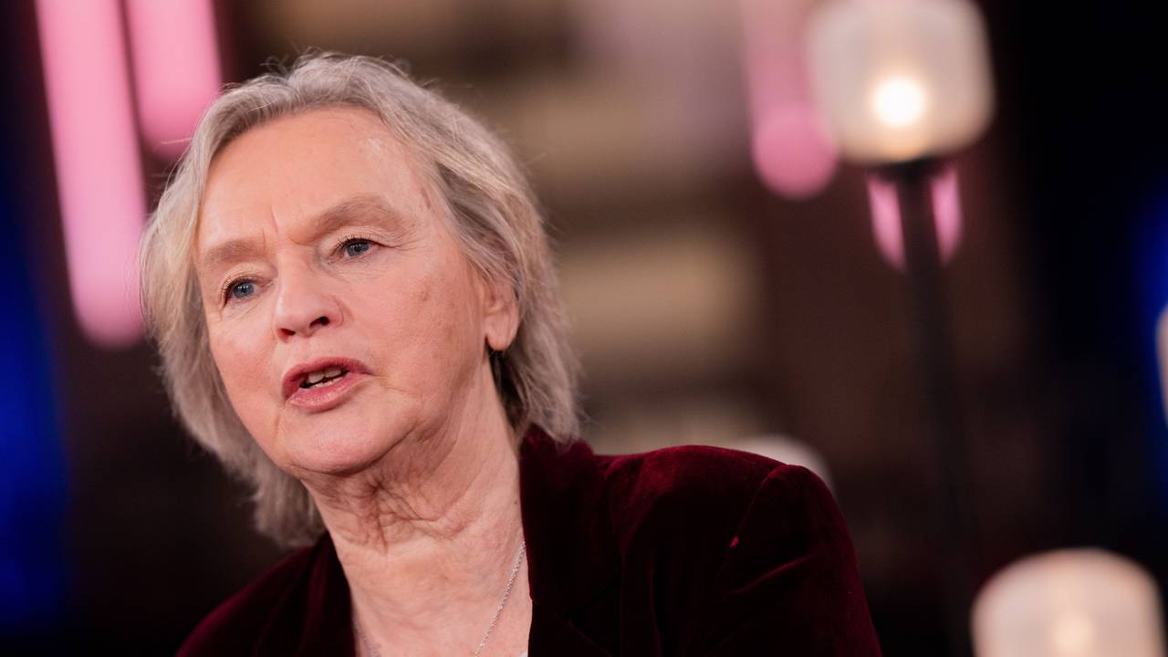 Elke Heidenreich, Literatur-Expertin, sitzt im Anschluss an die Aufzeichnung der Talkshow ·Kölner Treff· in den Studios des WDR im Stadtteil Bocklemünd.