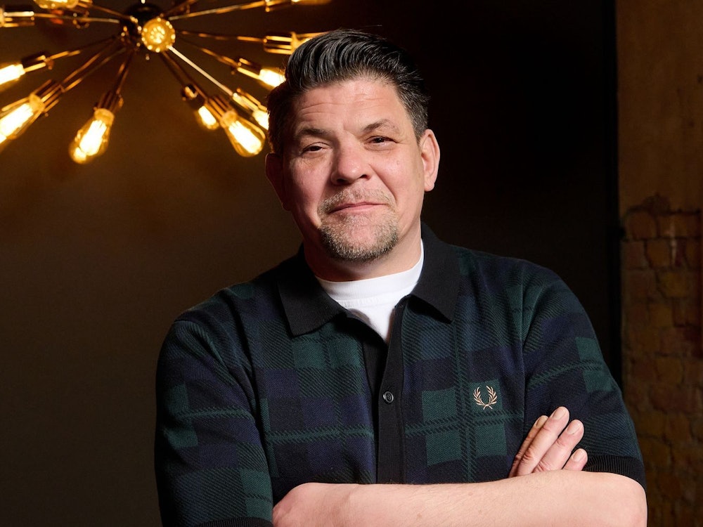 Tim Mälzer ist in der elften Staffel „Kitchen Impossible“ nicht der einzige Gastgeber. (Bild: RTL / Henning Kretschmer)