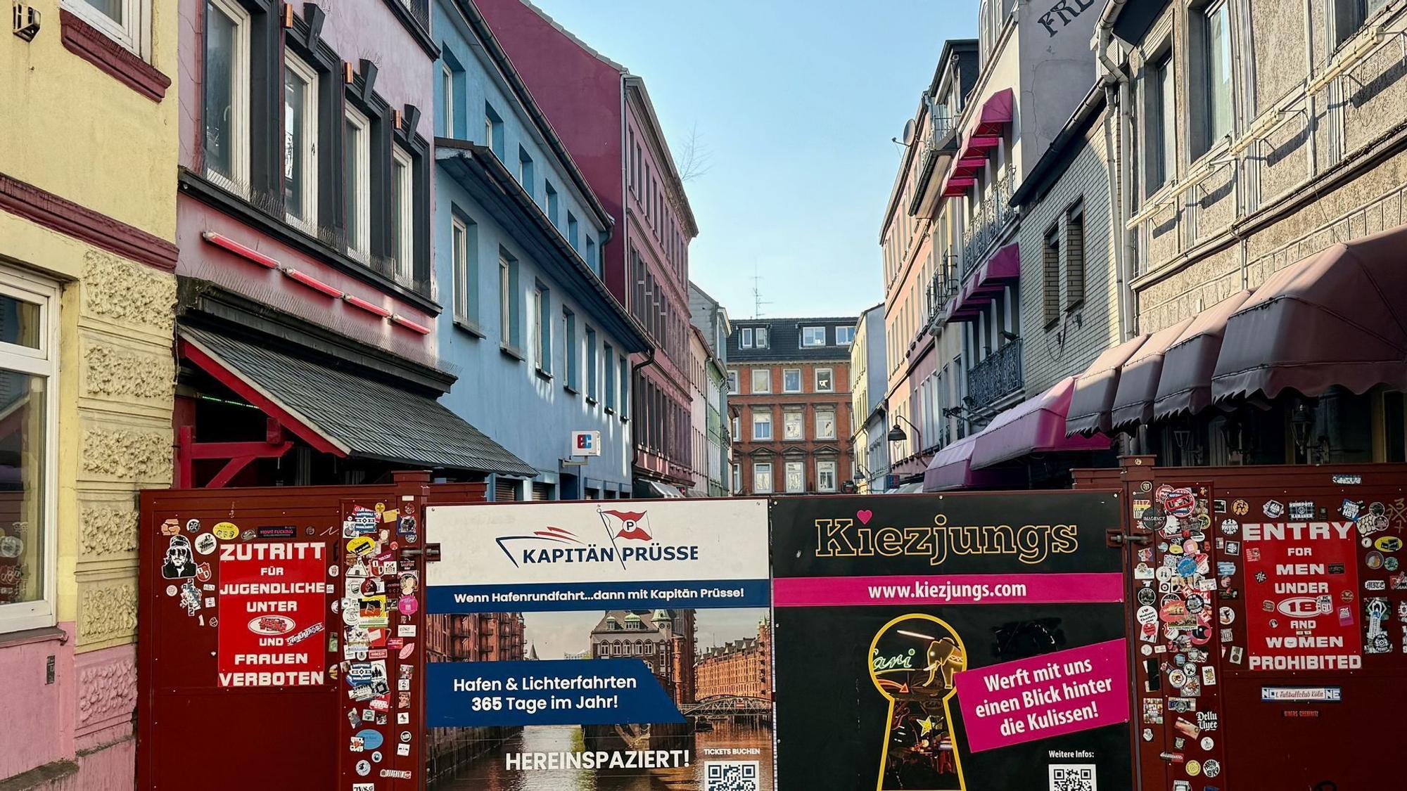 Sichtblenden vor der Herbertstraße in Hamburg