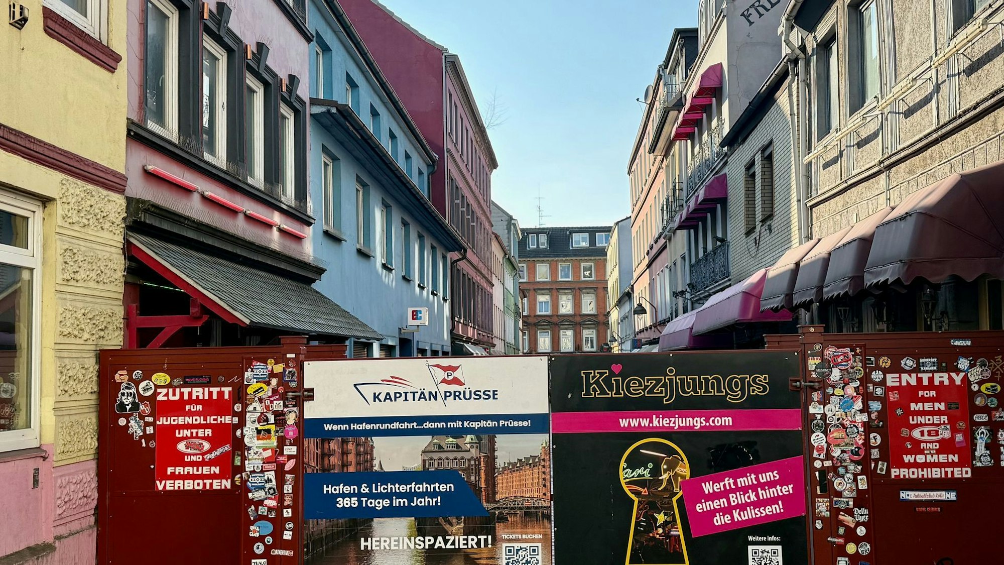 Sichtblenden vor der Herbertstraße in Hamburg