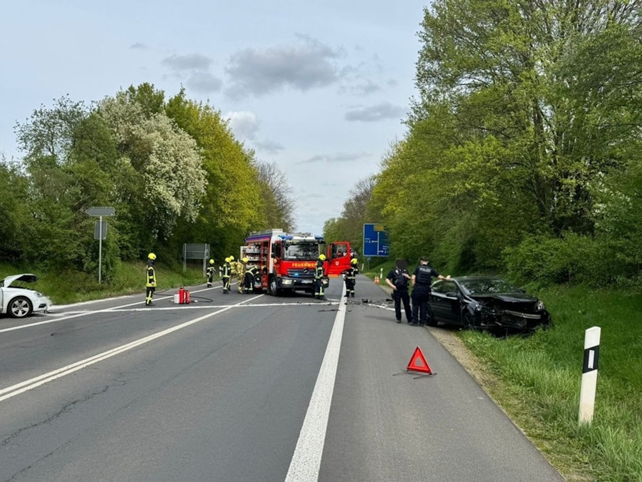 Vier Verletzte bei Frontalzusammenstoß bei Bergheim