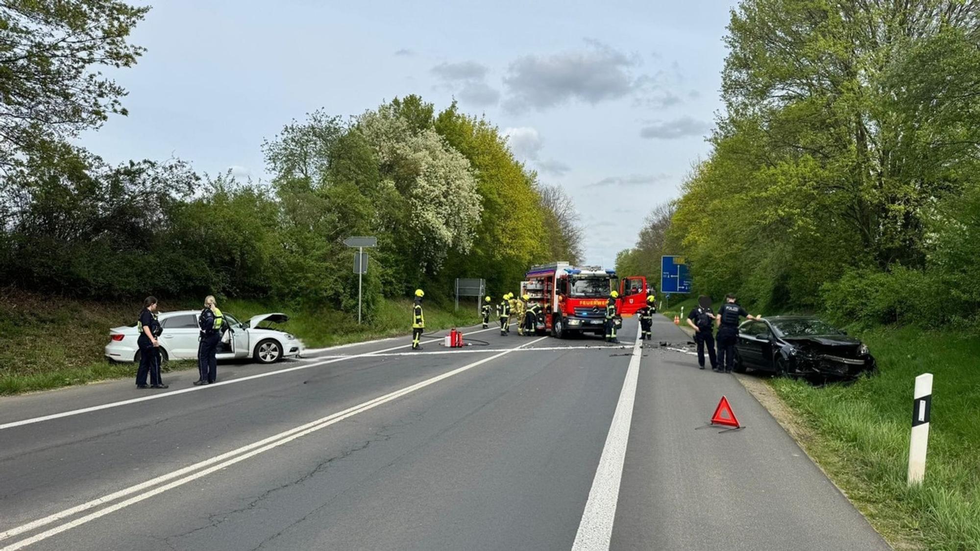 Vier Verletzte bei Frontalzusammenstoß bei Bergheim