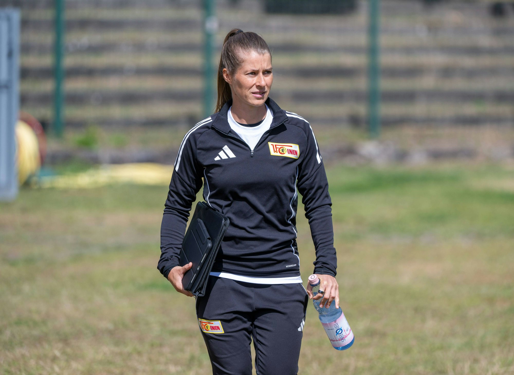 Marie-Louise Eta beim Training in einem Union-Trainingsanzug.