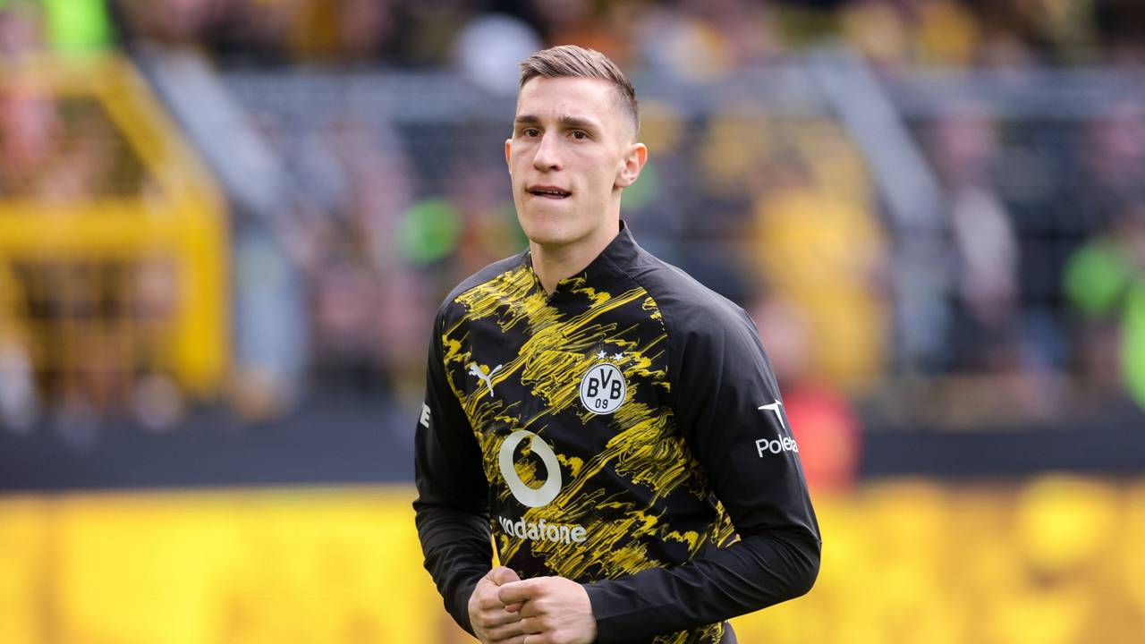 Nico Schlotterbeck beim Aufwärmen vor dem Spiel gegen Bayer Leverkusen.