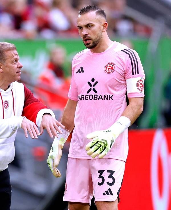Markus Anfang redet auf Florian Kastenmeier ein.
