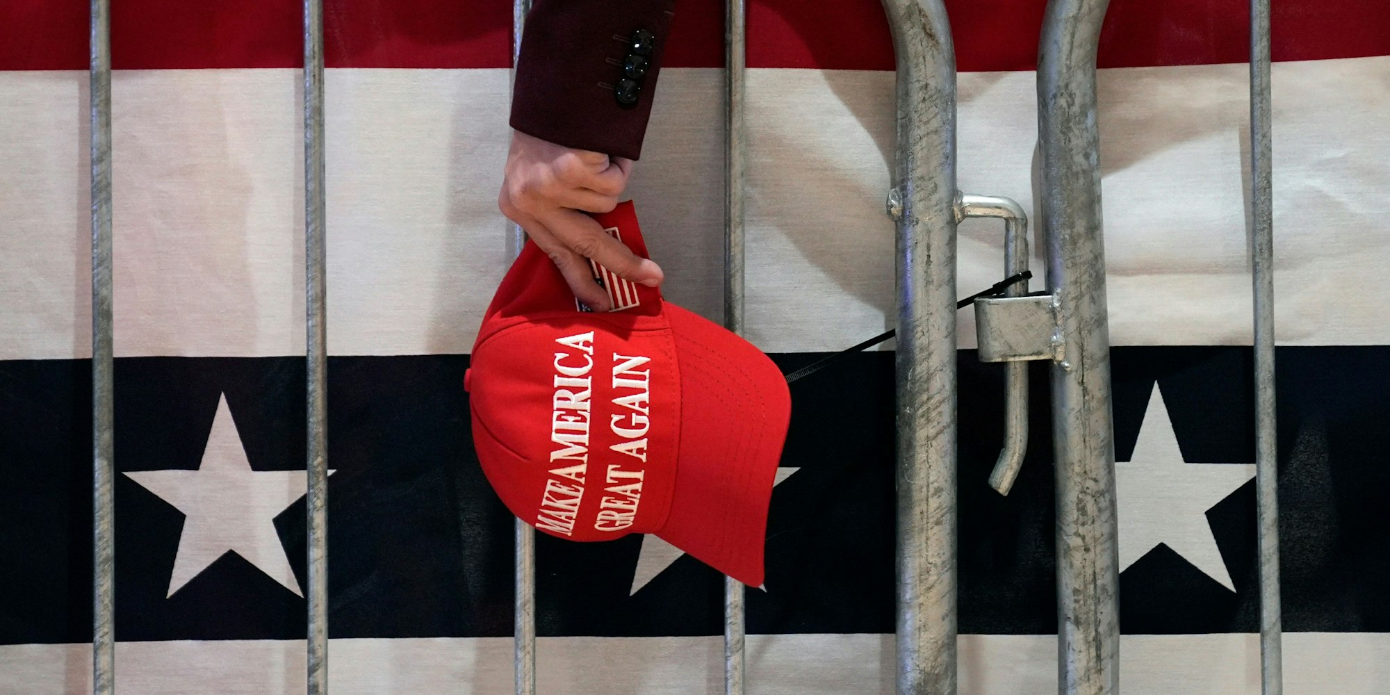 Eine „MAGA“-Mütze auf einer „Super Tuesday“-Wahlparty in Mar-a-Lago im vergangenen Jahr.