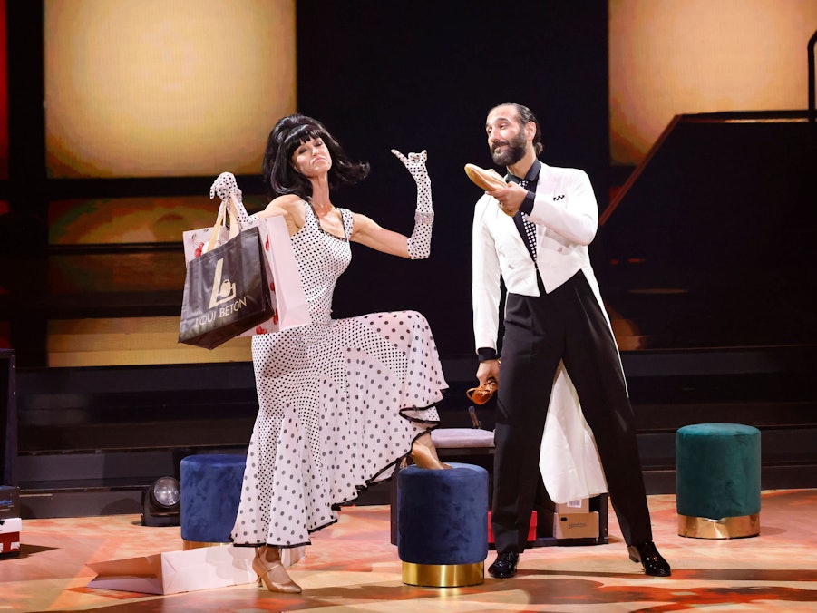 Esther Schweins und Massimo Sinató tanzen