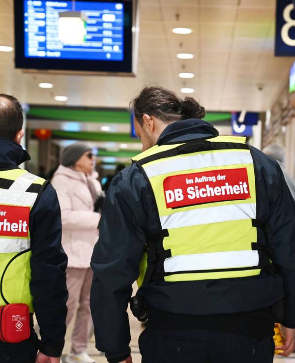 10.04.2026 Köln. Im Hauptbahnhof gilt jetzt ein Alkoholverbot. Die DB Sicherheit soll es umsetzen. Foto: Alexander Schwaiger