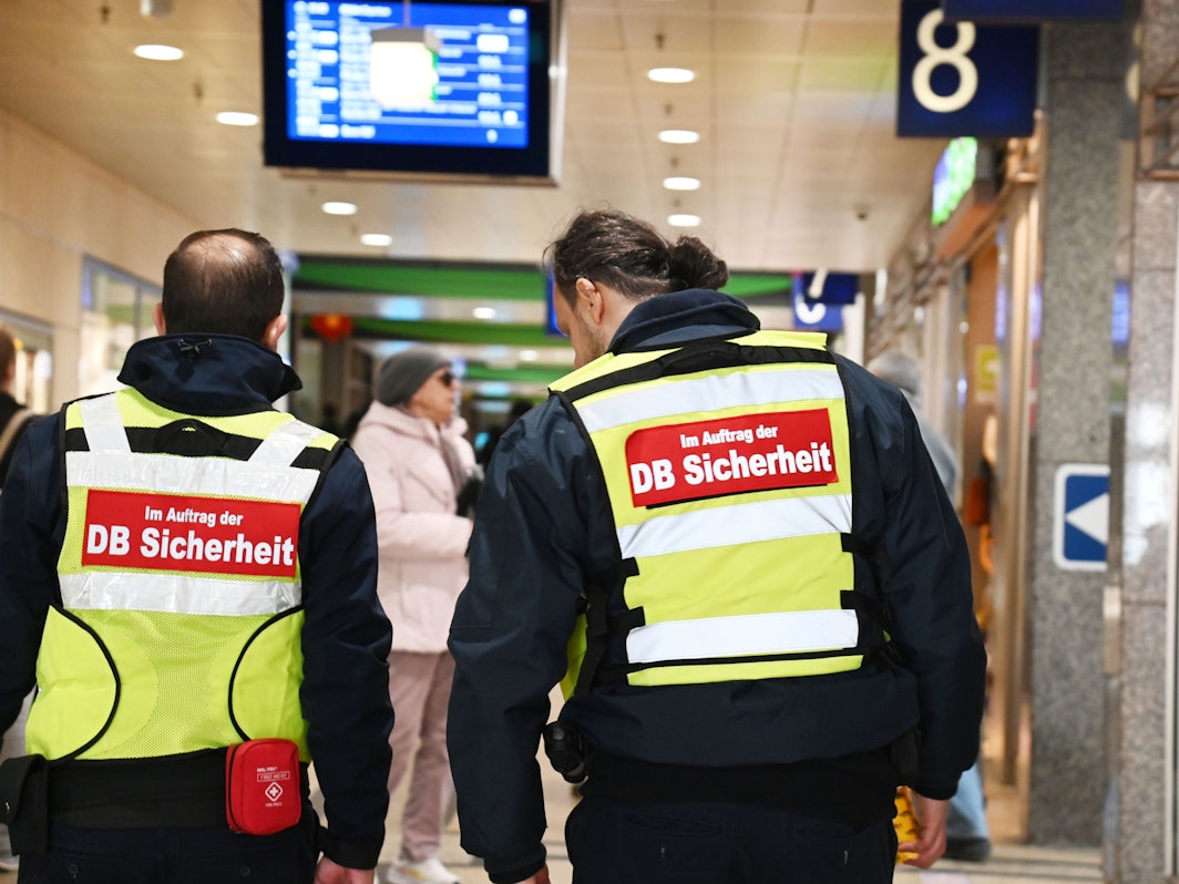 10.04.2026 Köln. Im Hauptbahnhof gilt jetzt ein Alkoholverbot. Die DB Sicherheit soll es umsetzen. Foto: Alexander Schwaiger