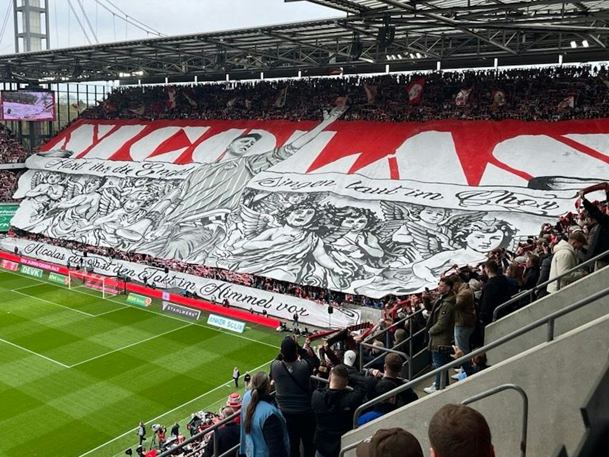 Die Kölner Fans trauerten um Nicolas, der im Alter von nur 26 Jahren verstorben war.