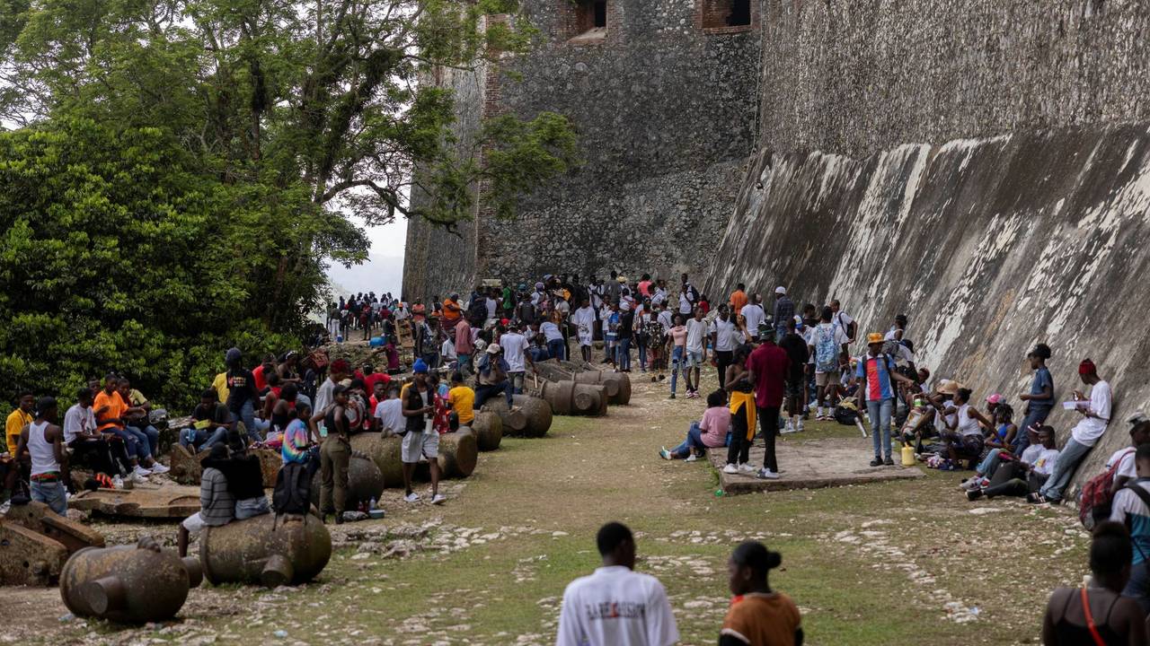 Bei einer Massenpanik an einem Ausflugsziel in Haiti sind Medienberichten zufolge mindestens 30 Menschen ums Leben gekommen.