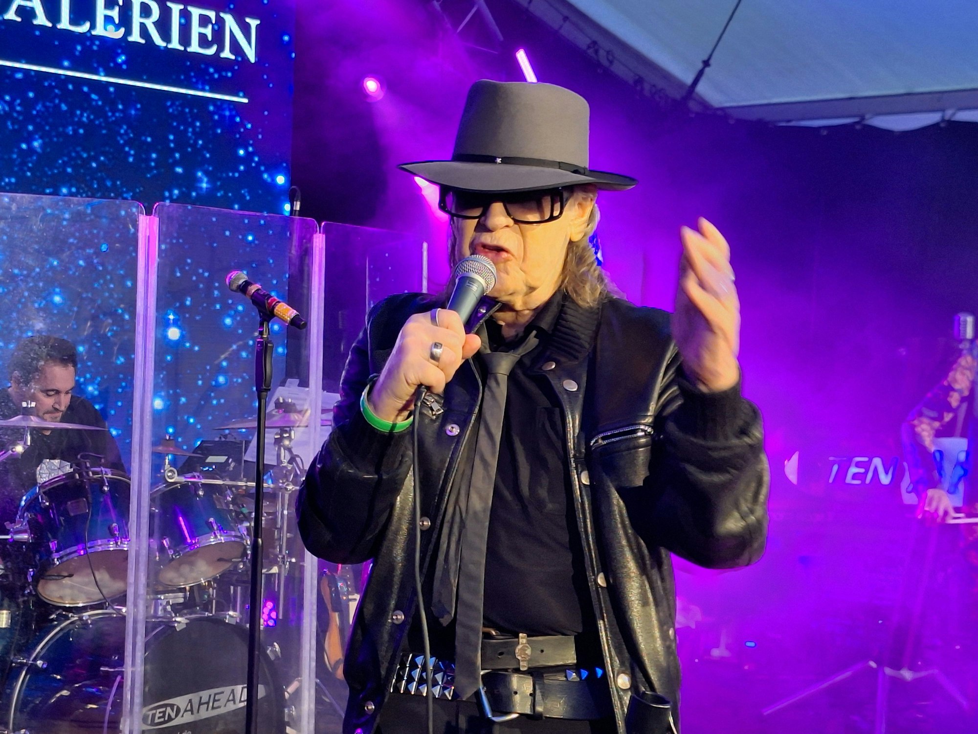 Udo Lindenberg singt bei der Vernissage in Werl am 11. April 2026.