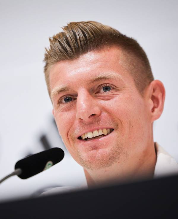 Toni Kroos auf einer PK.