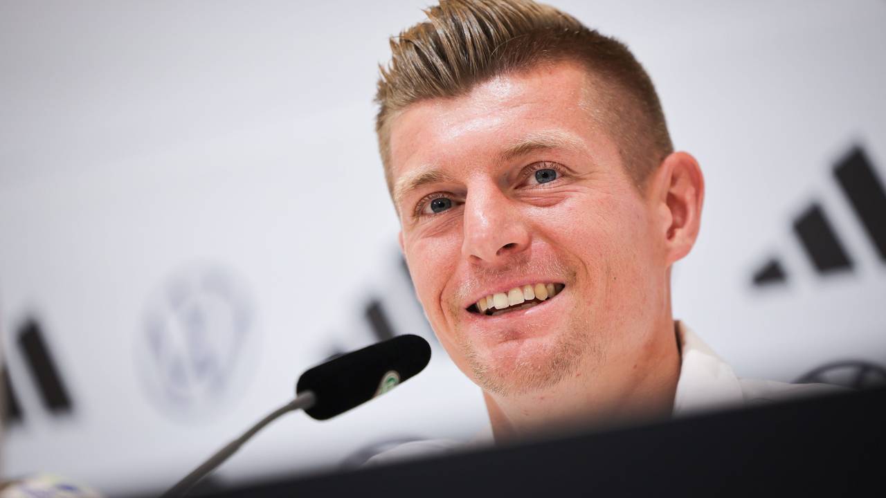 Toni Kroos auf einer PK.