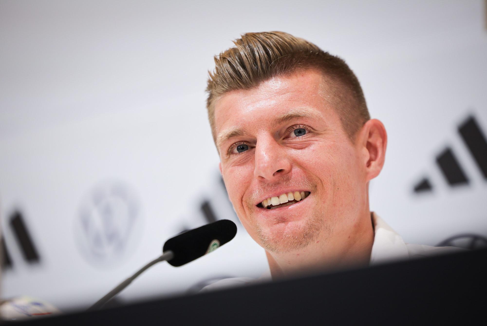 Toni Kroos auf einer PK.