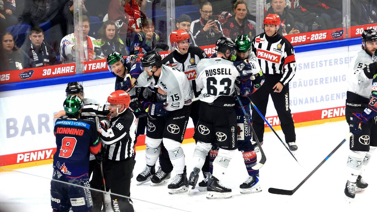 Rauferei beim DEL-Halbfinale der Kölner Haie bei den Eisbären Berlin.