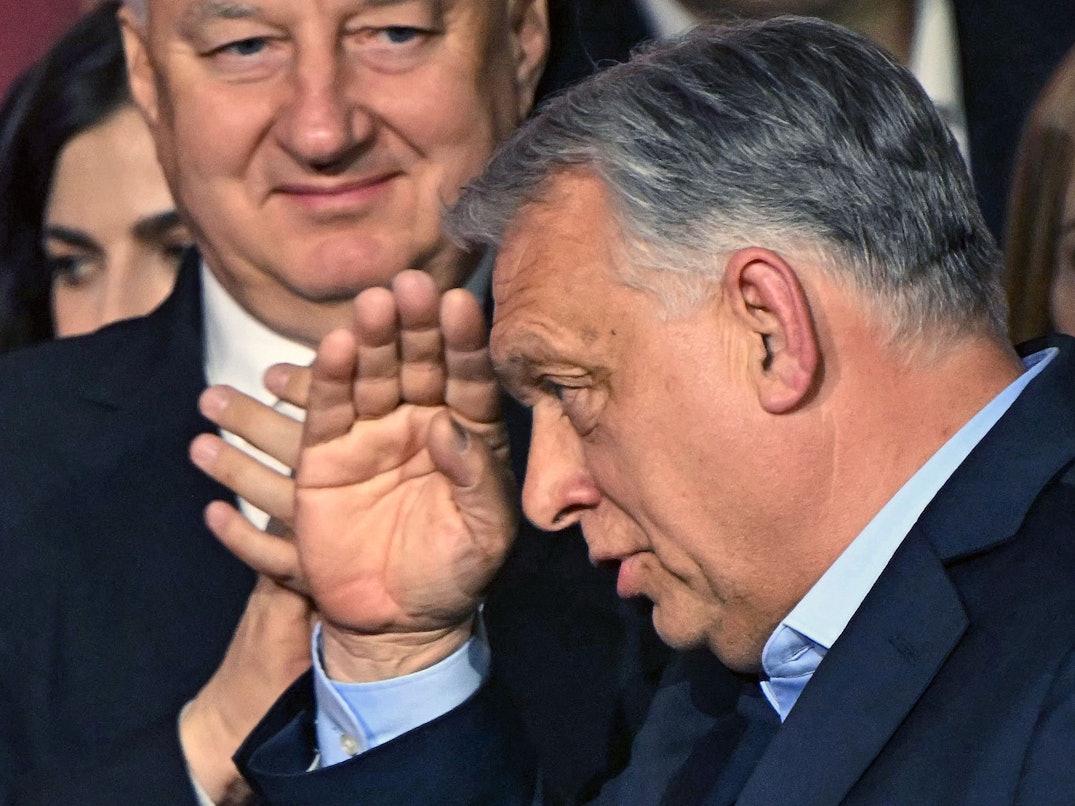Ungarns Ministerpräsident Viktor Orban spricht nach der Bekanntgabe der Ergebnisse der Parlamentswahlen.