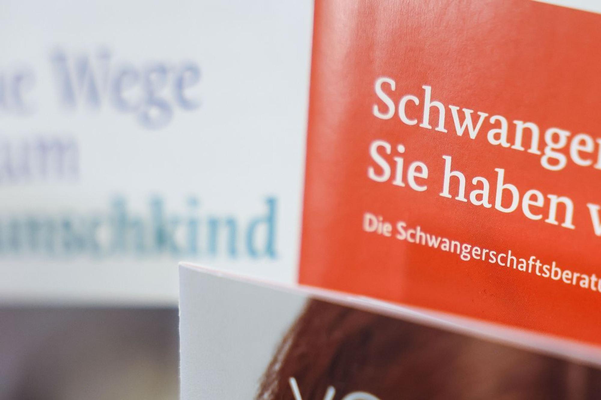 Flyer über Schwangerschaft und Kinderwunsch