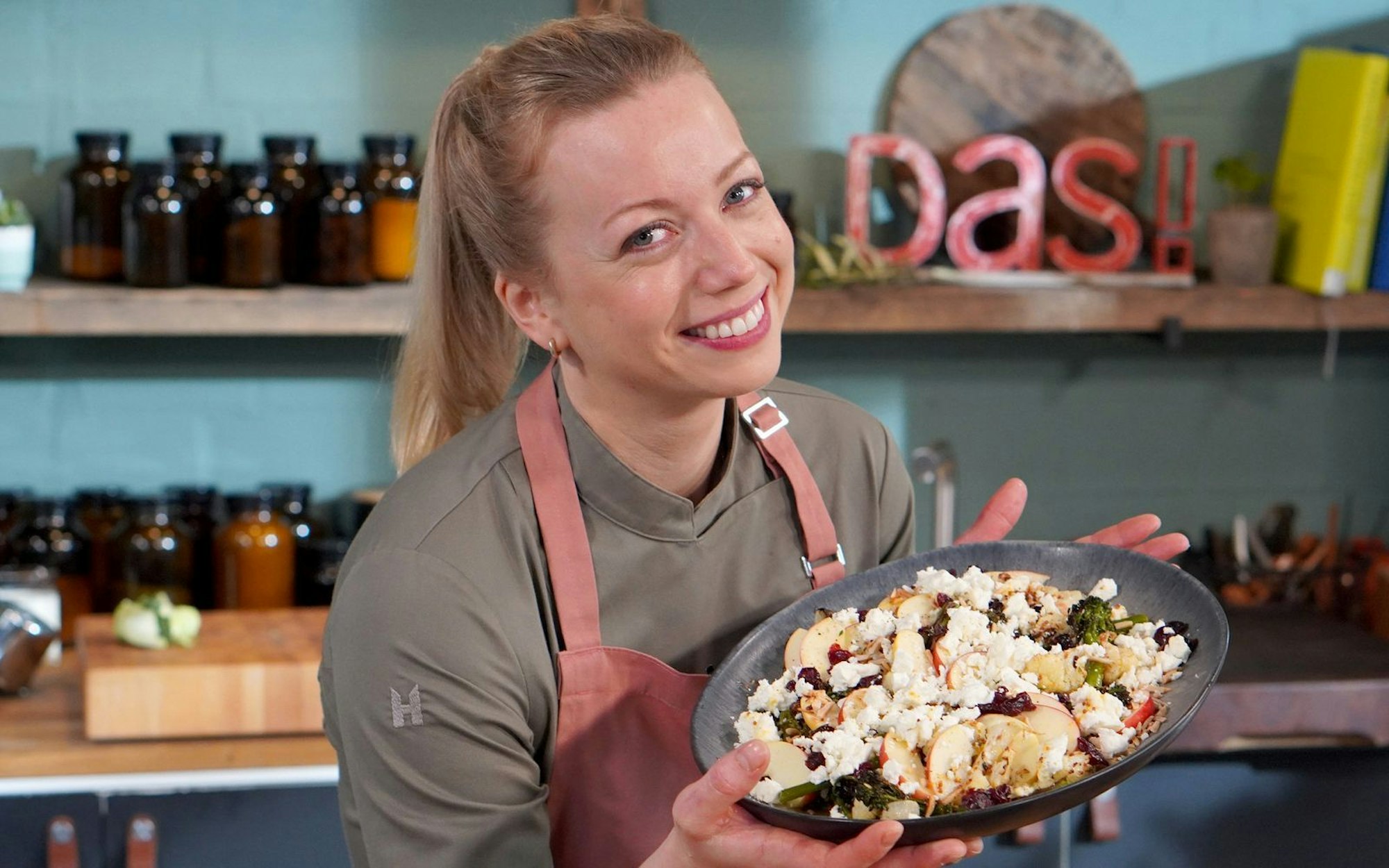 Anlässlich der neuen Folgen von „Die Küchenschlacht XXL“ spricht Zora Klipp im Interview darüber, wie sie ihre Leidenschaft fürs Kochen überhaupt entdeckt hat. (Bild: NDR/Florian Kruck)