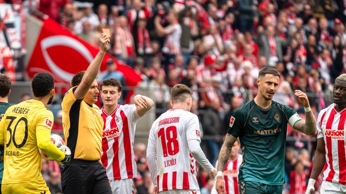Marco Friedl sieht Rot.