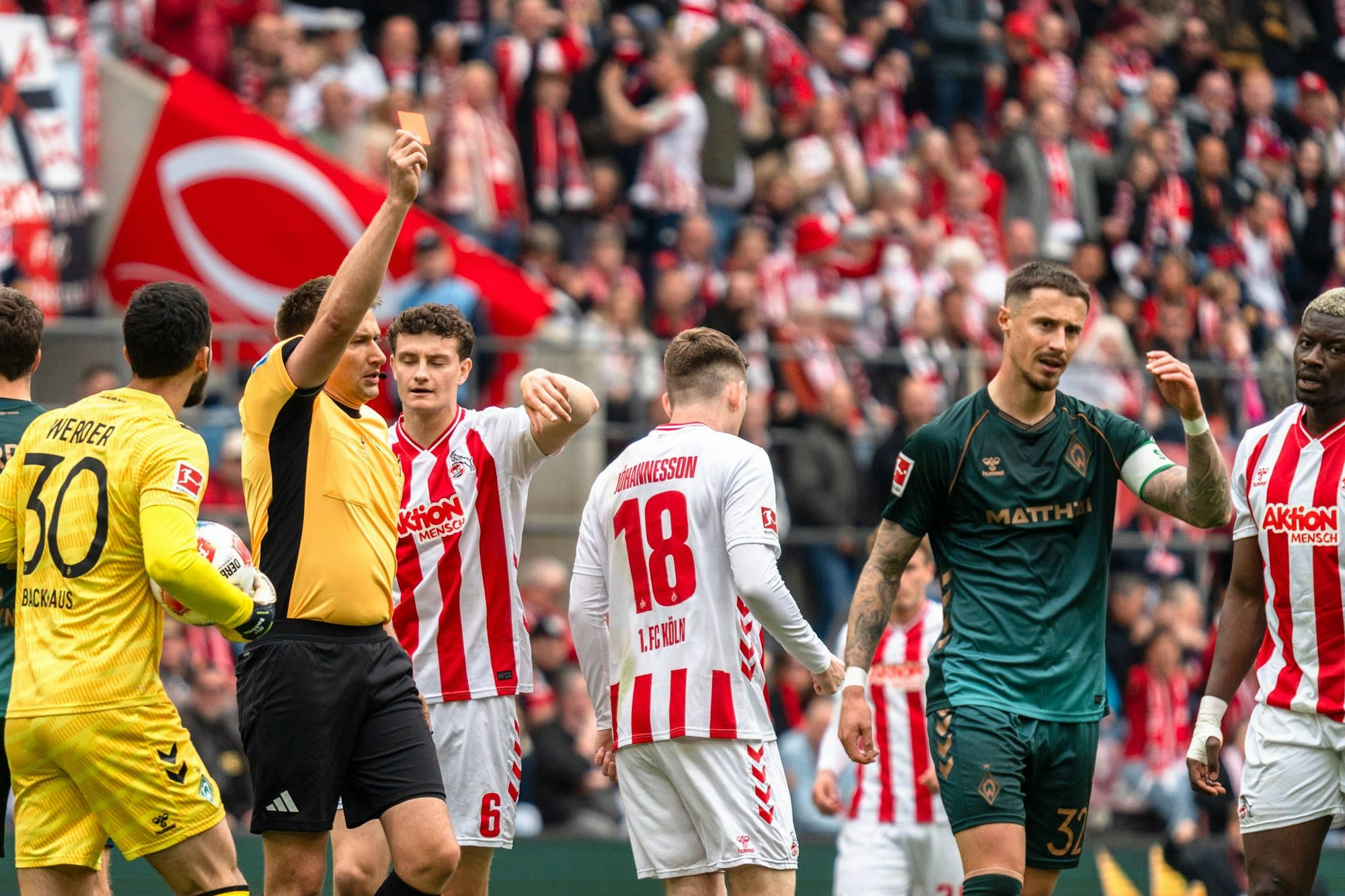 Marco Friedl sieht Rot.