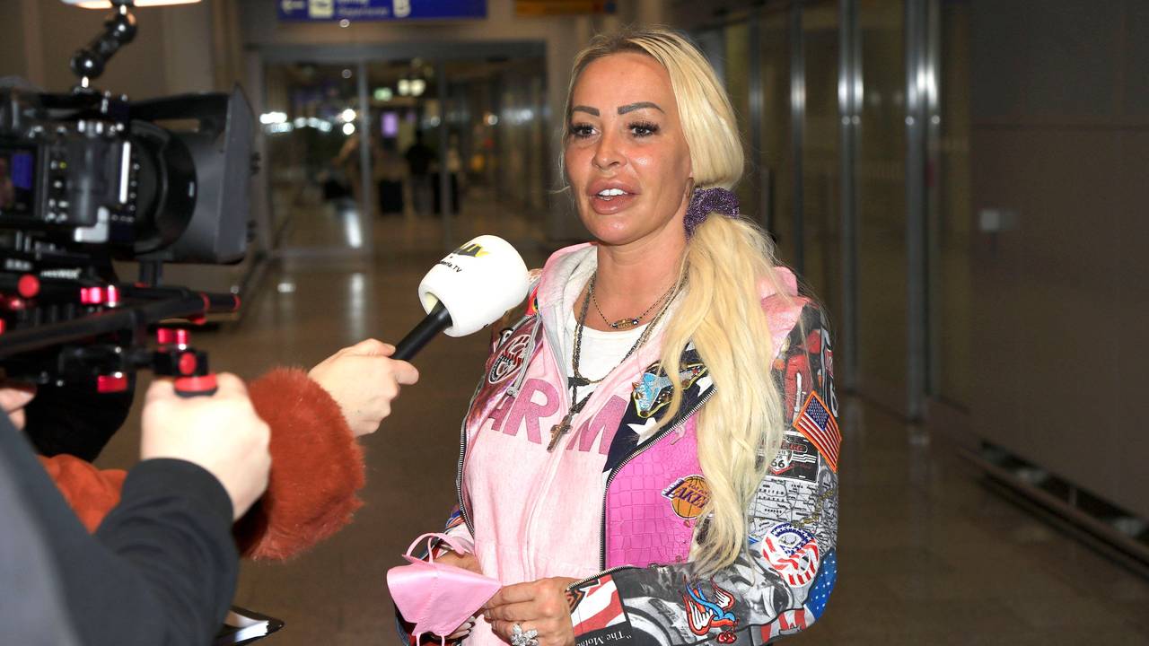 Cora Schumacher wird interviewt.