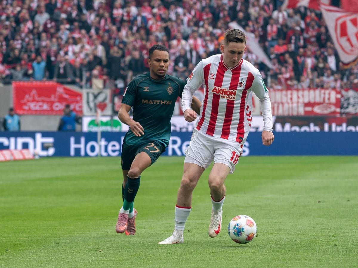Isak Johannesson im Zweikampf mit Felix Agu.