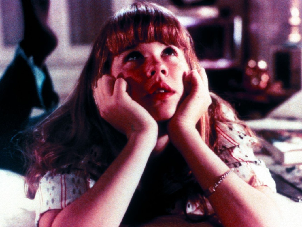 Die zwölfjährige Regan mutiert zur Furie, schreit Obszönitäten heraus, bringt Dinge zum Schweben und schlägt wild um sich: Mit dieser Rolle in „Der Exorzist“ wurde Linda Blair berühmt. (Bild: Tele 5)