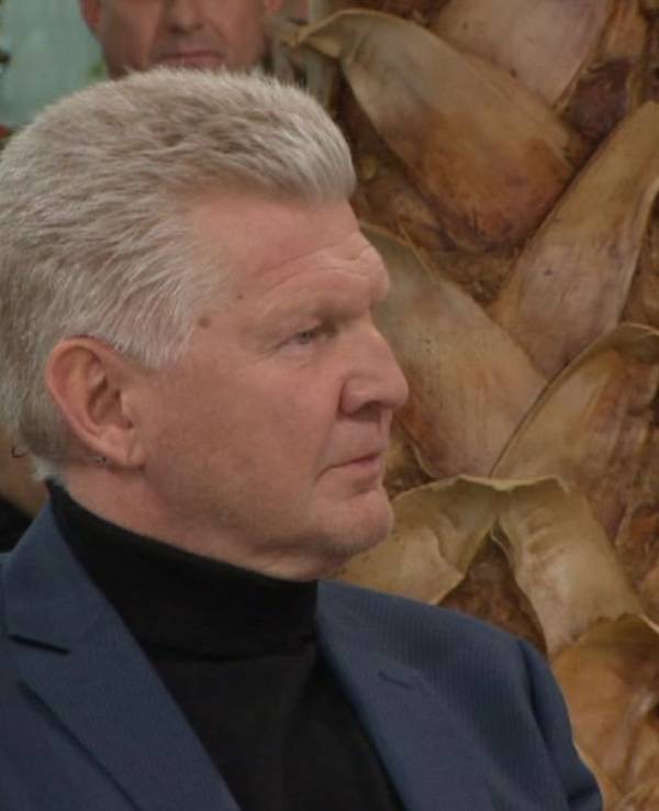 Stefan Effenberg sitzt im „Doppelpass“-Studio.