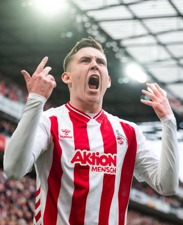 Isak Johannesson jubelt über sein Tor für den 1. FC Köln.