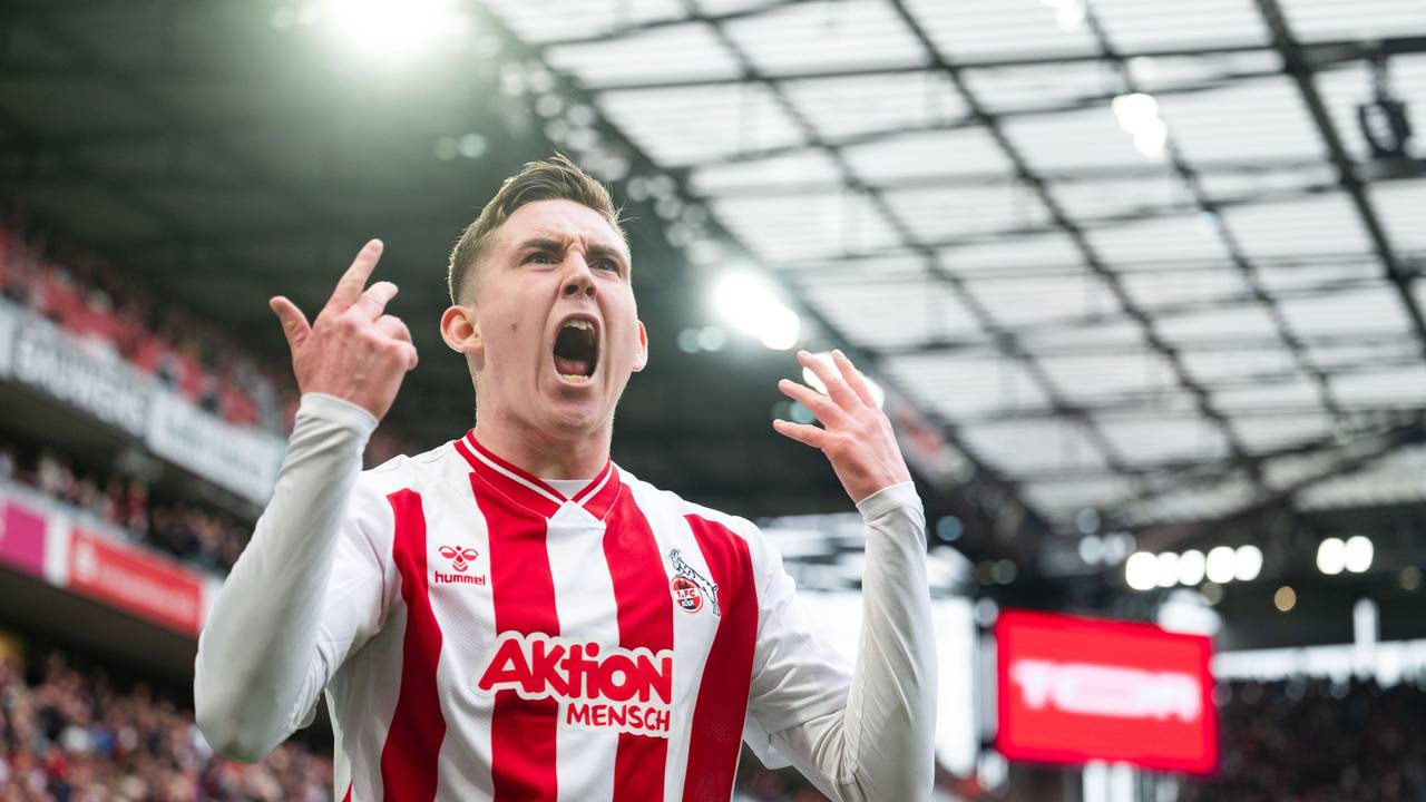 Isak Johannesson jubelt über sein Tor für den 1. FC Köln.