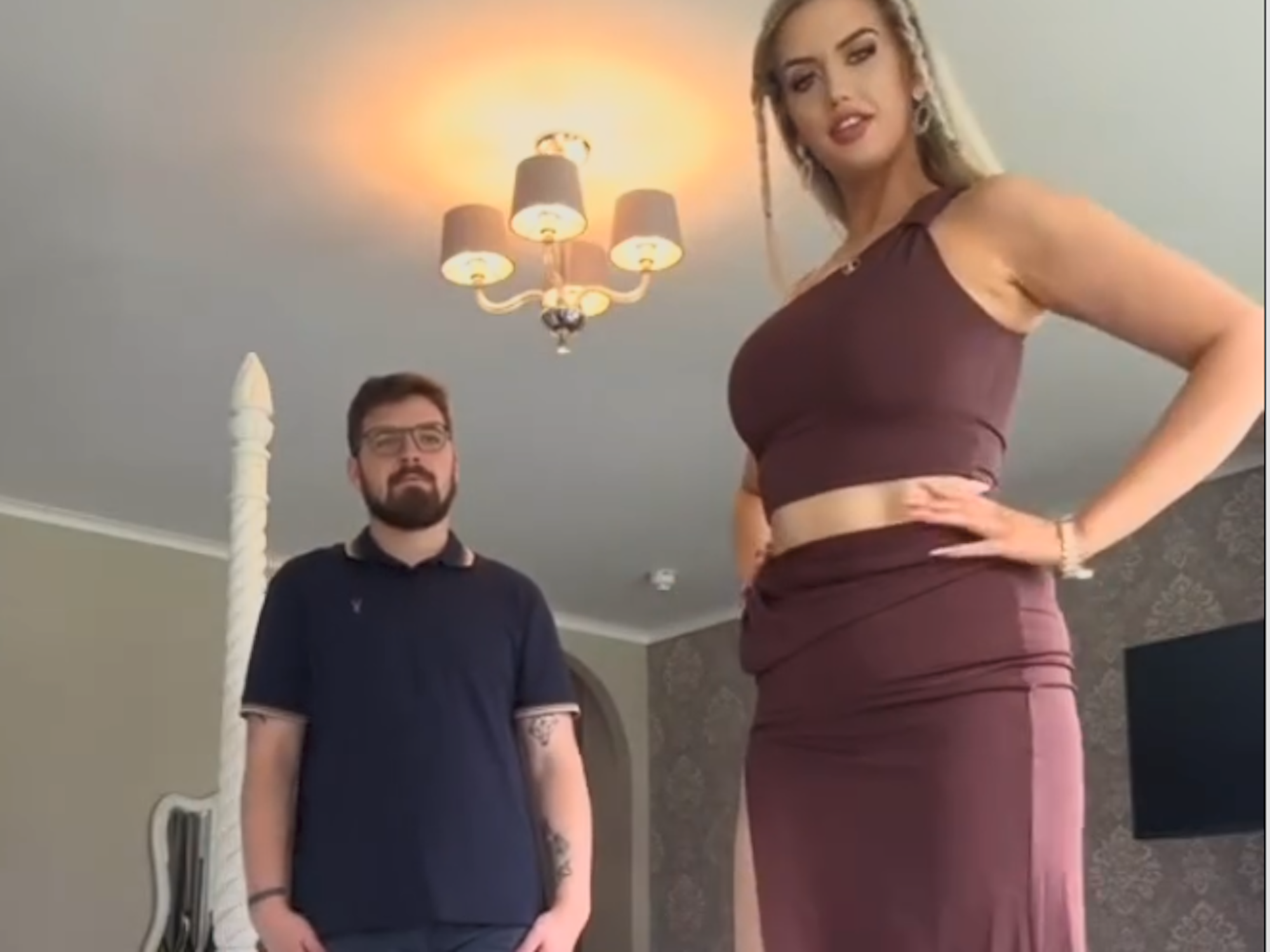 Lizzy Goombridge und ihr Partner: Sie ist 1,93 Meter groß, er 1,75.