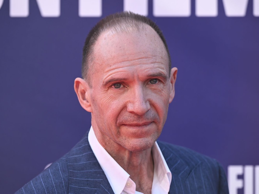 Ginge es nach Ralph Fiennes, würde seine Nachfolge als Lord Voldemort eine Frau antreten. (Bild: Getty Images / Stuart C. Wilson)