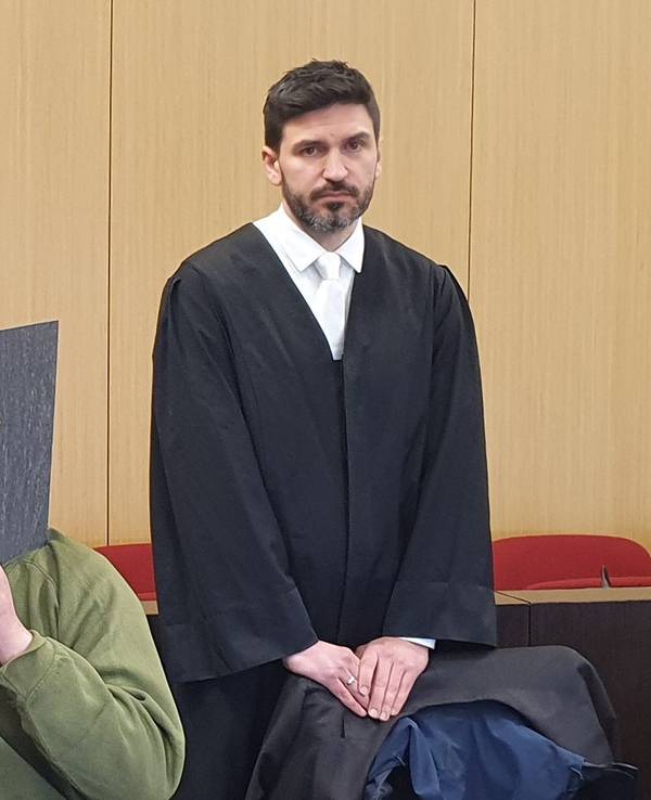 Angeklagter gesteht Tötung seiner Ehefrau