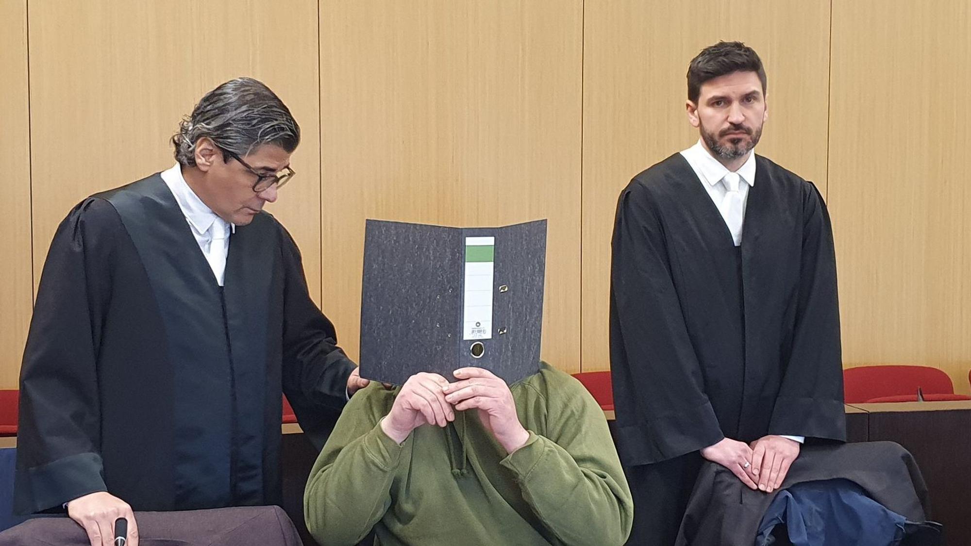 Angeklagter gesteht Tötung seiner Ehefrau