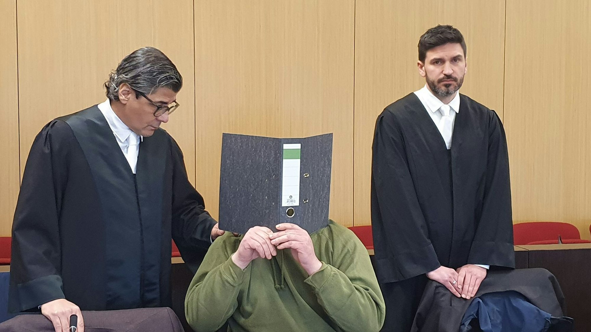 Angeklagter gesteht Tötung seiner Ehefrau