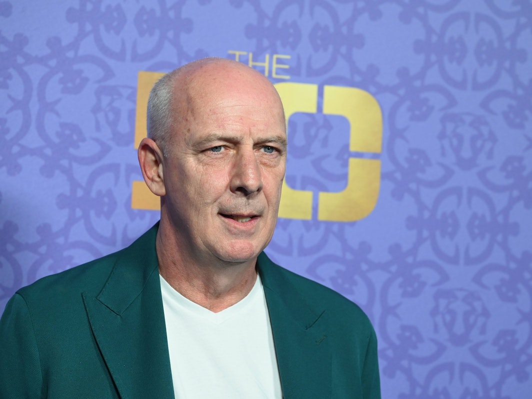 Mario Basler posiert auf dem Roten Teppich.