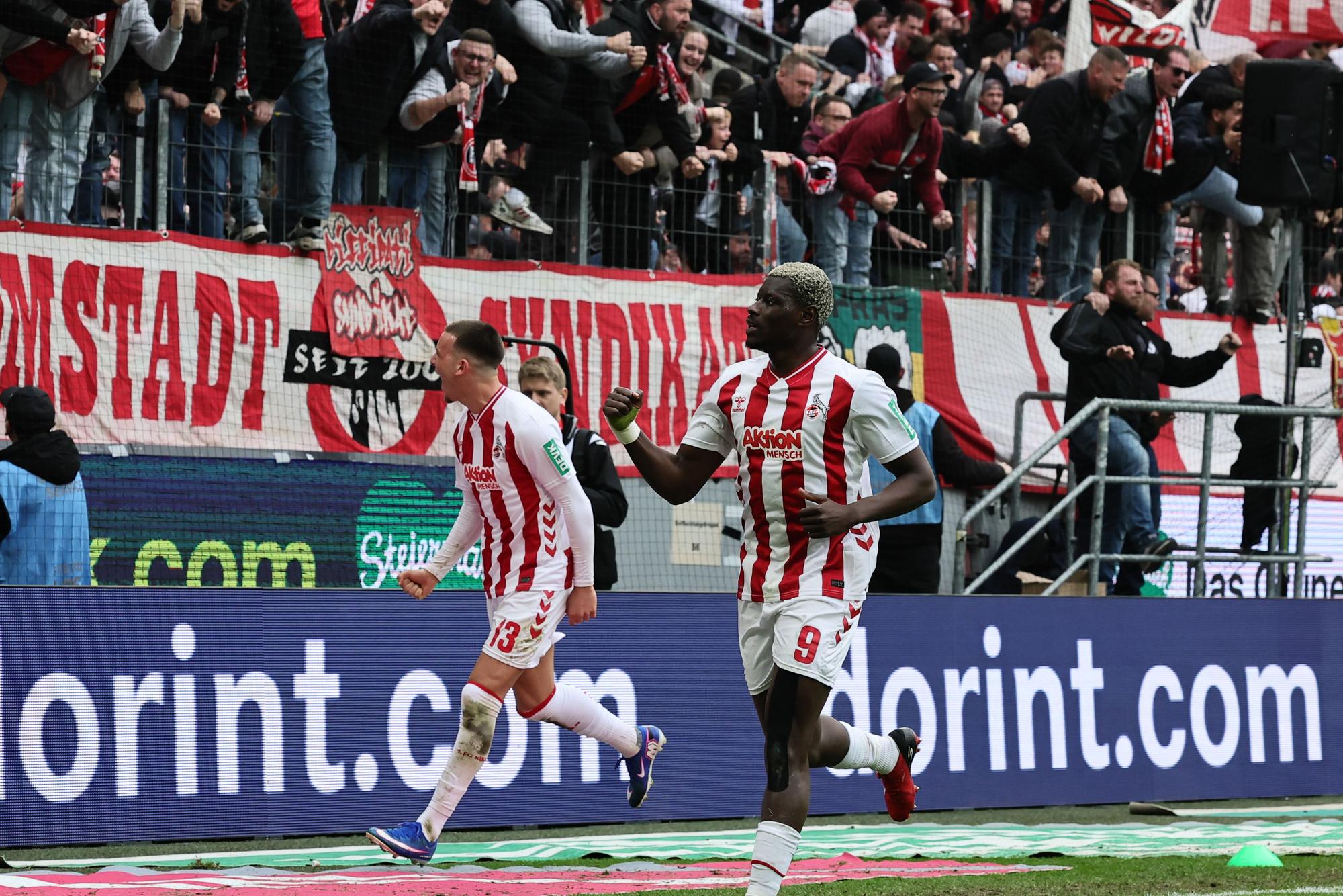 Ragnar Ache (1. FC Köln) bejubelt sein Tor zum 2:0, Said El Mala jubelt mit.
