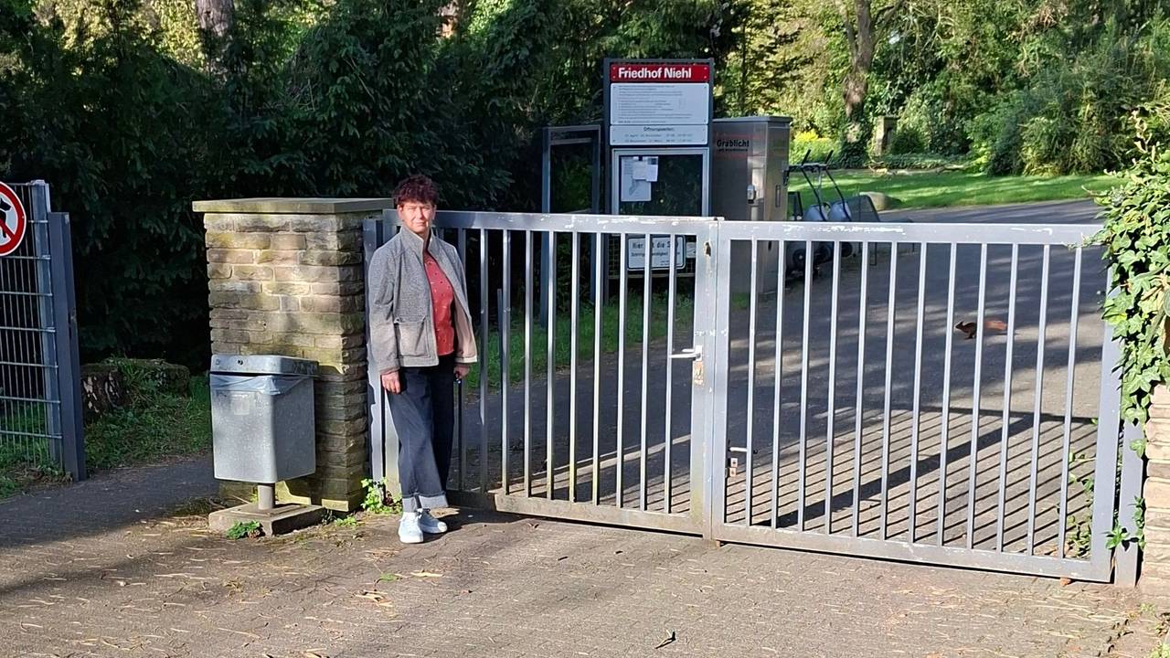 Laut Petra Schenk ist die Sicherheit des Friedhofs in Köln-Niehl ein Witz.