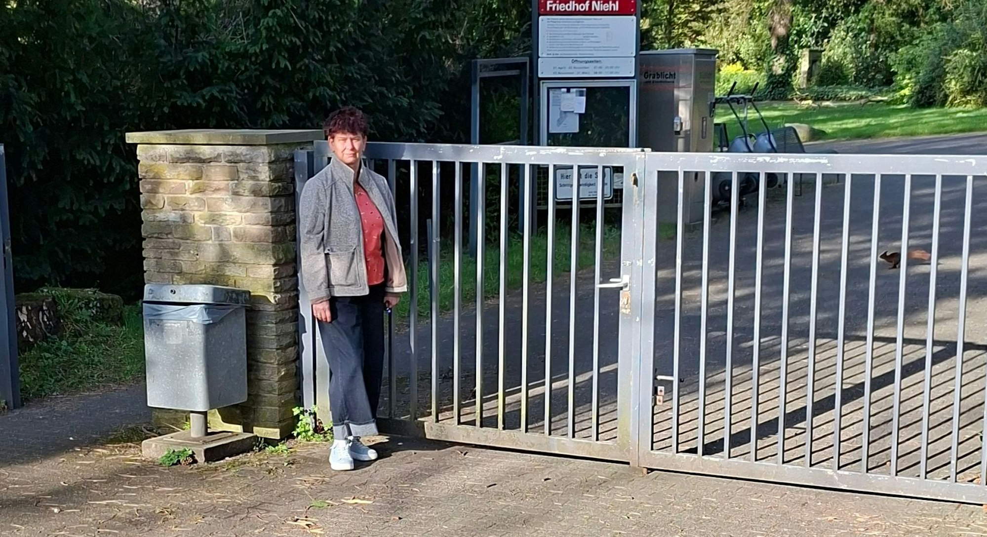 Laut Petra Schenk ist die Sicherheit des Friedhofs in Köln-Niehl ein Witz.