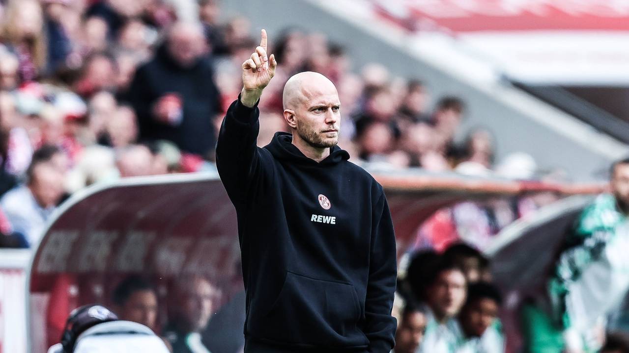 René Wagner, Trainer des 1. FC Köln, beim 3:1 gegen Werder Bremen an der Seitenlinien.