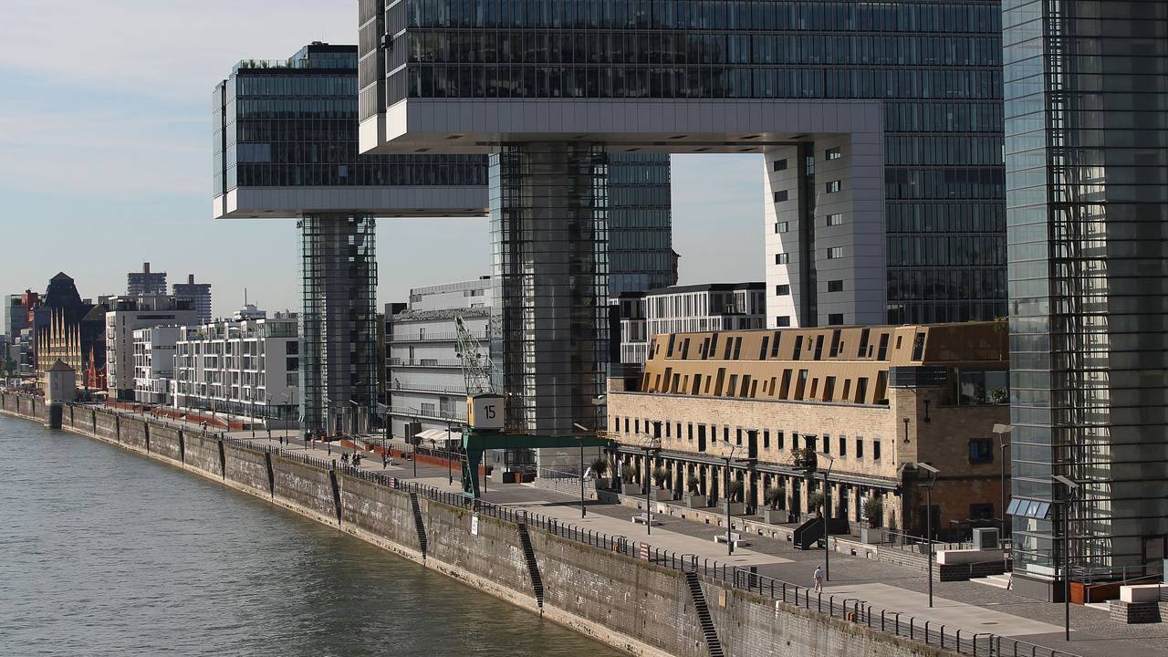 Die Kranhäuser im Rheinauhafen gehören neben dem Kölner Dom zum Wahrzeichen der Stadt.