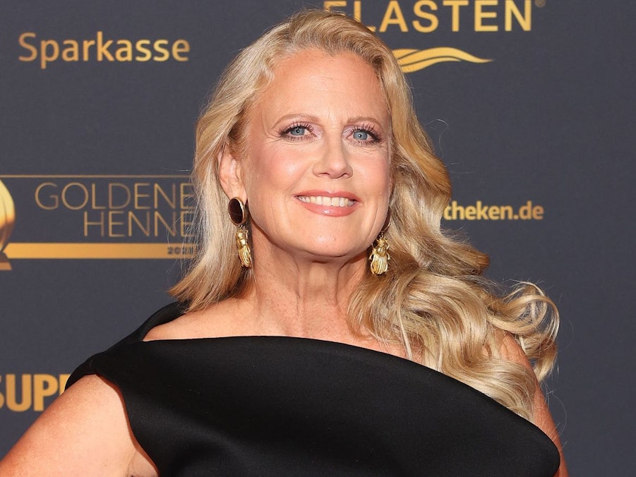 Moderatorin Barbara Schöneberger hat in ihrem Podcast „Mit den Waffeln einer Frau“ verraten, wieso sie sich nicht mehr für den Playboy ablichten lassen würde. (Bild: 2025 Getty Images/Gerald Matzka)