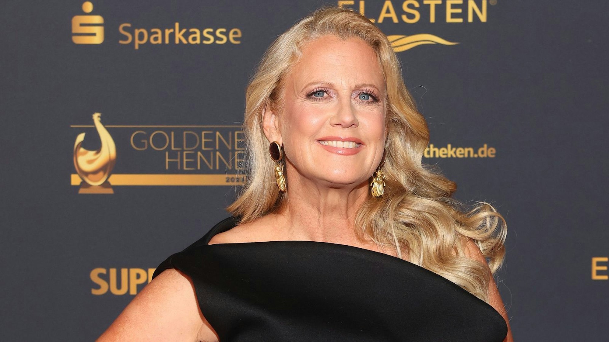 Moderatorin Barbara Schöneberger hat in ihrem Podcast „Mit den Waffeln einer Frau“ verraten, wieso sie sich nicht mehr für den Playboy ablichten lassen würde. (Bild: 2025 Getty Images/Gerald Matzka)