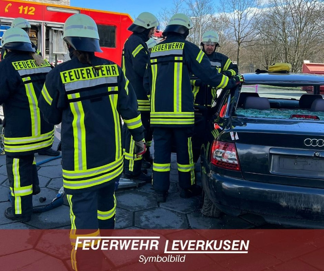 Verkehrsunfall auf der Friedrich-Ebert-Straße in Leverkusen.