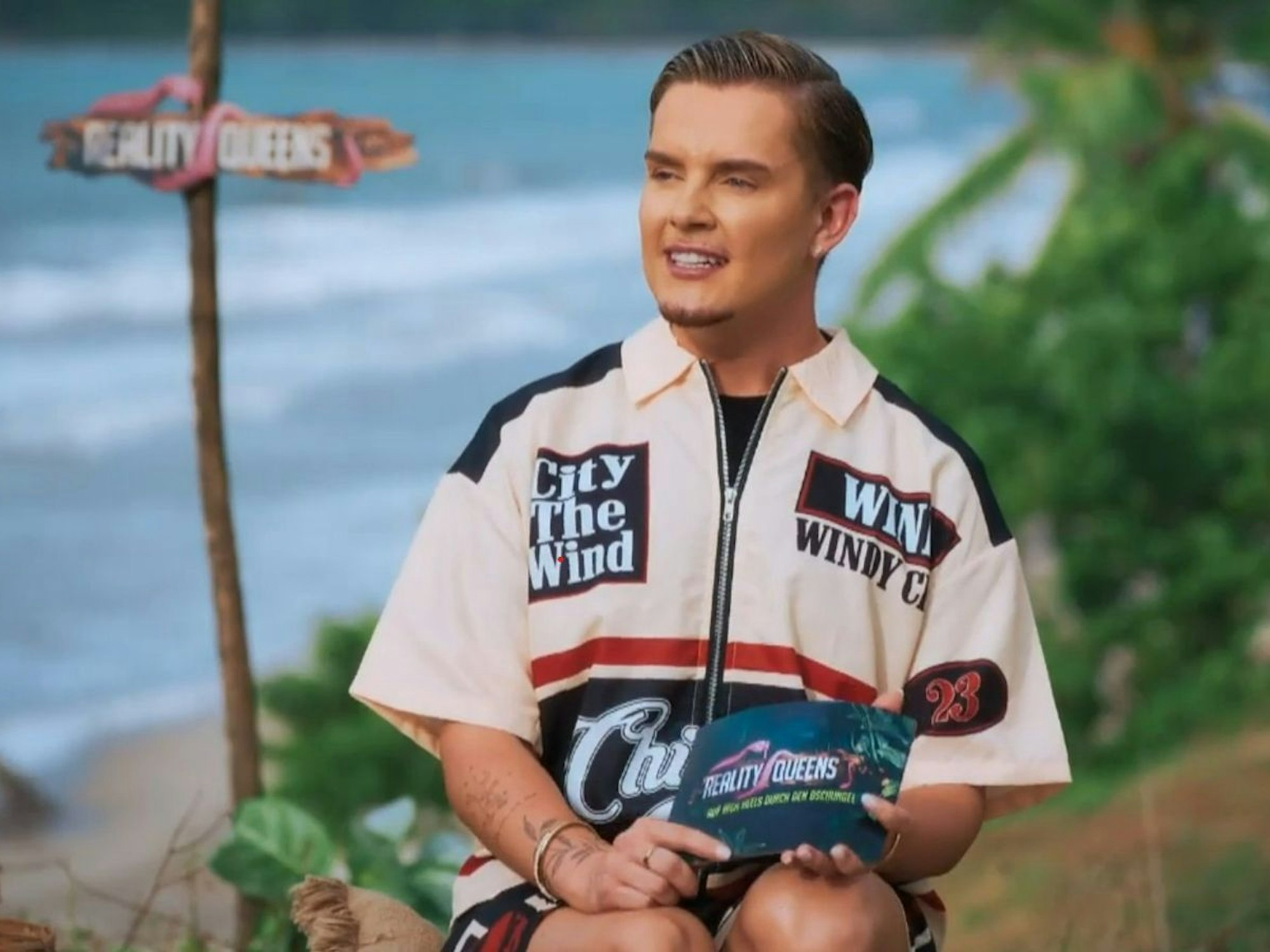 Eine Ankündigung von Twenty4Tim ließ alle „Reality Queens“ verblüfft zurück. (Bild: RTL)