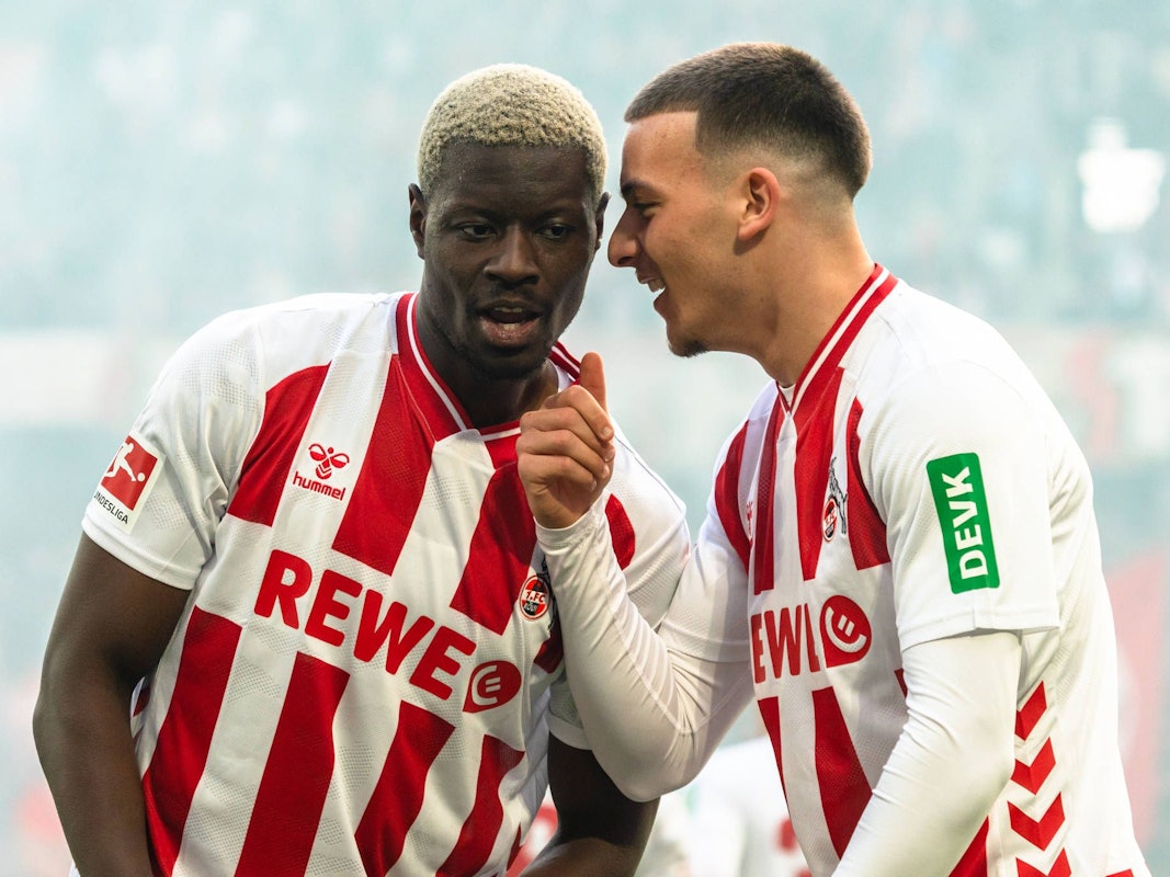 Ragnar Ache und Said El Mala freuen sich nach einem Torerfolg.