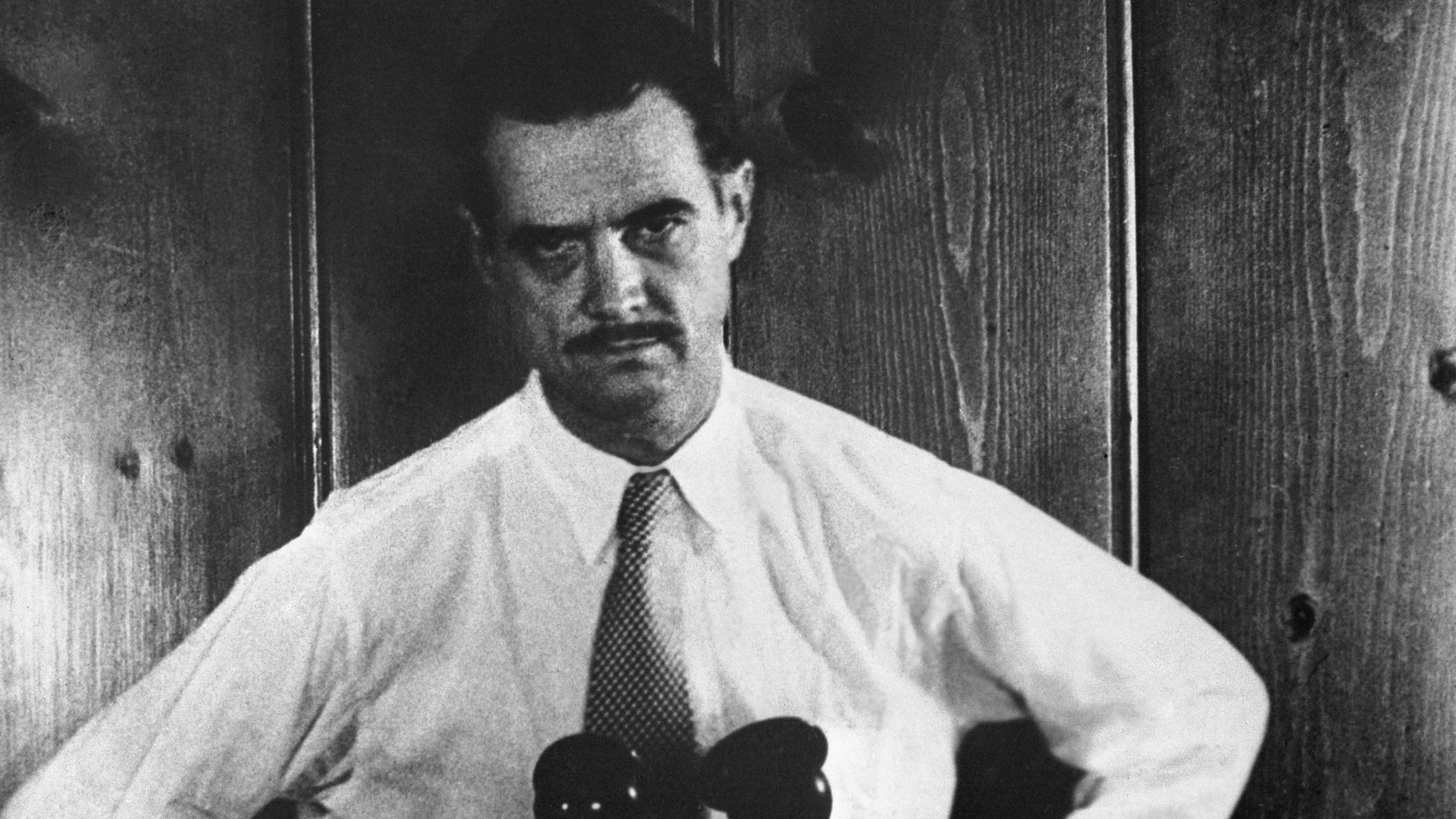 Howard Hughes war der Produzent von „Der Eroberer“.