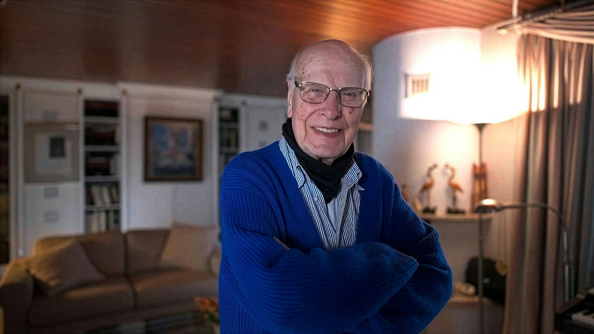 Helmut erzählt in der ZDF-Reportage „100 Jahre Leben: Was wirklich zählt“ von seinen „vier L“ für ein erfülltes Leben. (Bild: ZDF / Arne Wolter)